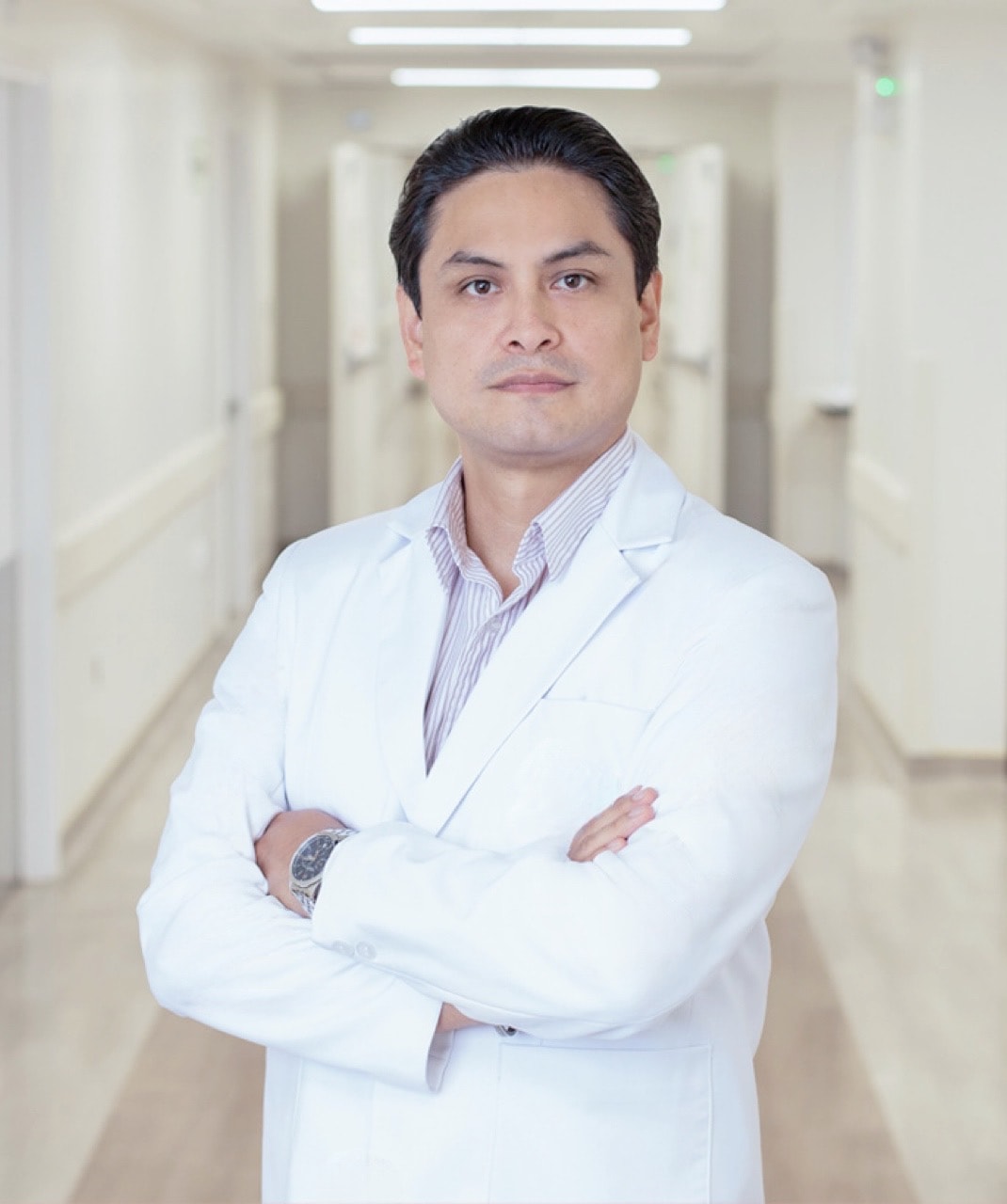 Dr. Reyes en quirófano